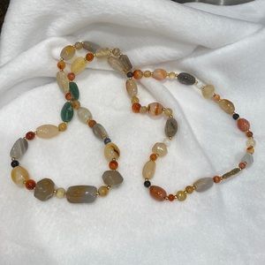 Orca, Black, & Cornelian Agate & Green Onyx necklace!  Vintage! EUC!